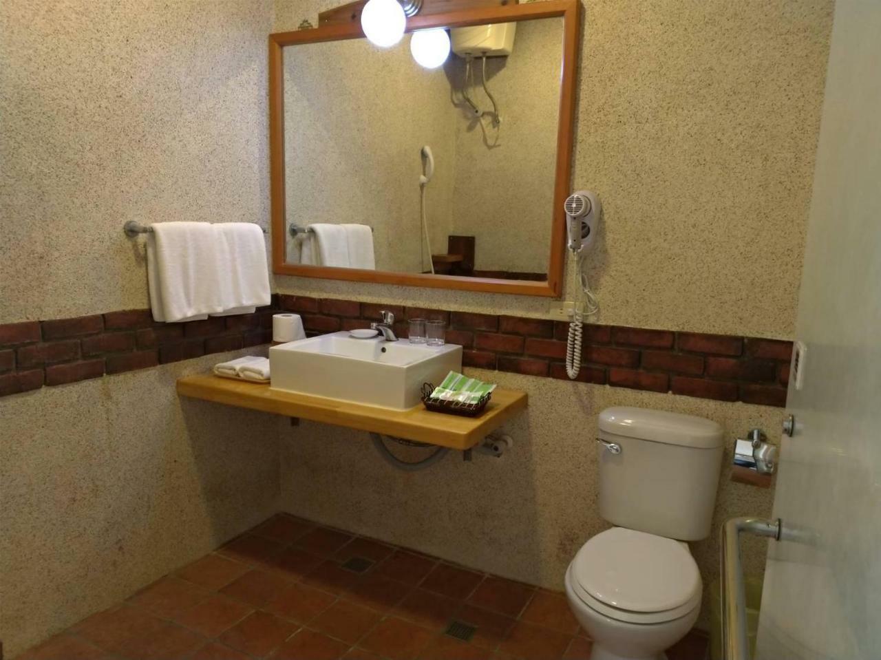 Railway Villa T'ai-tung Extérieur photo
